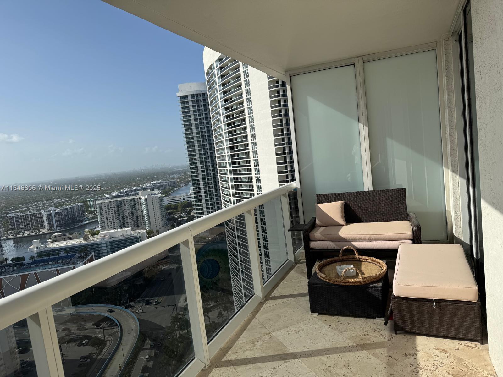 See details 3208 3 / 3 1571 sq. ft. $ 2025-07-25 0 Photo