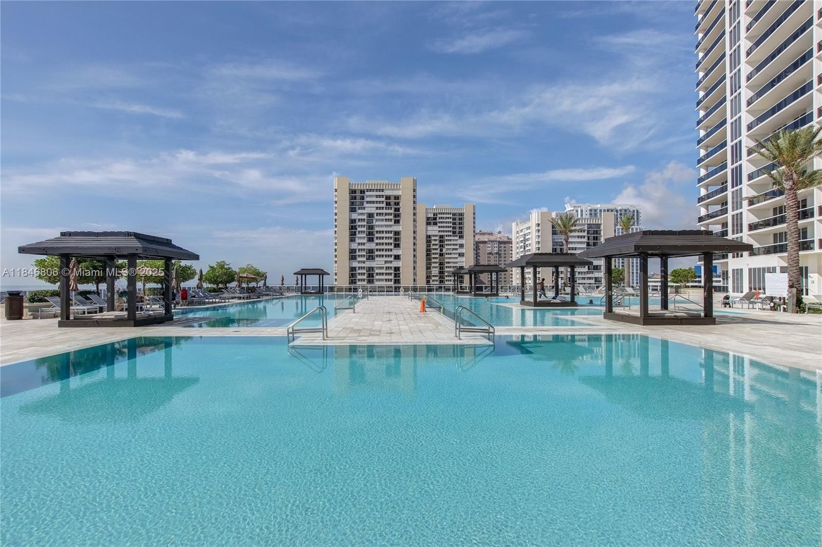 See details 3208 3 / 3 1571 sq. ft. $ 2025-07-25 0 Photo