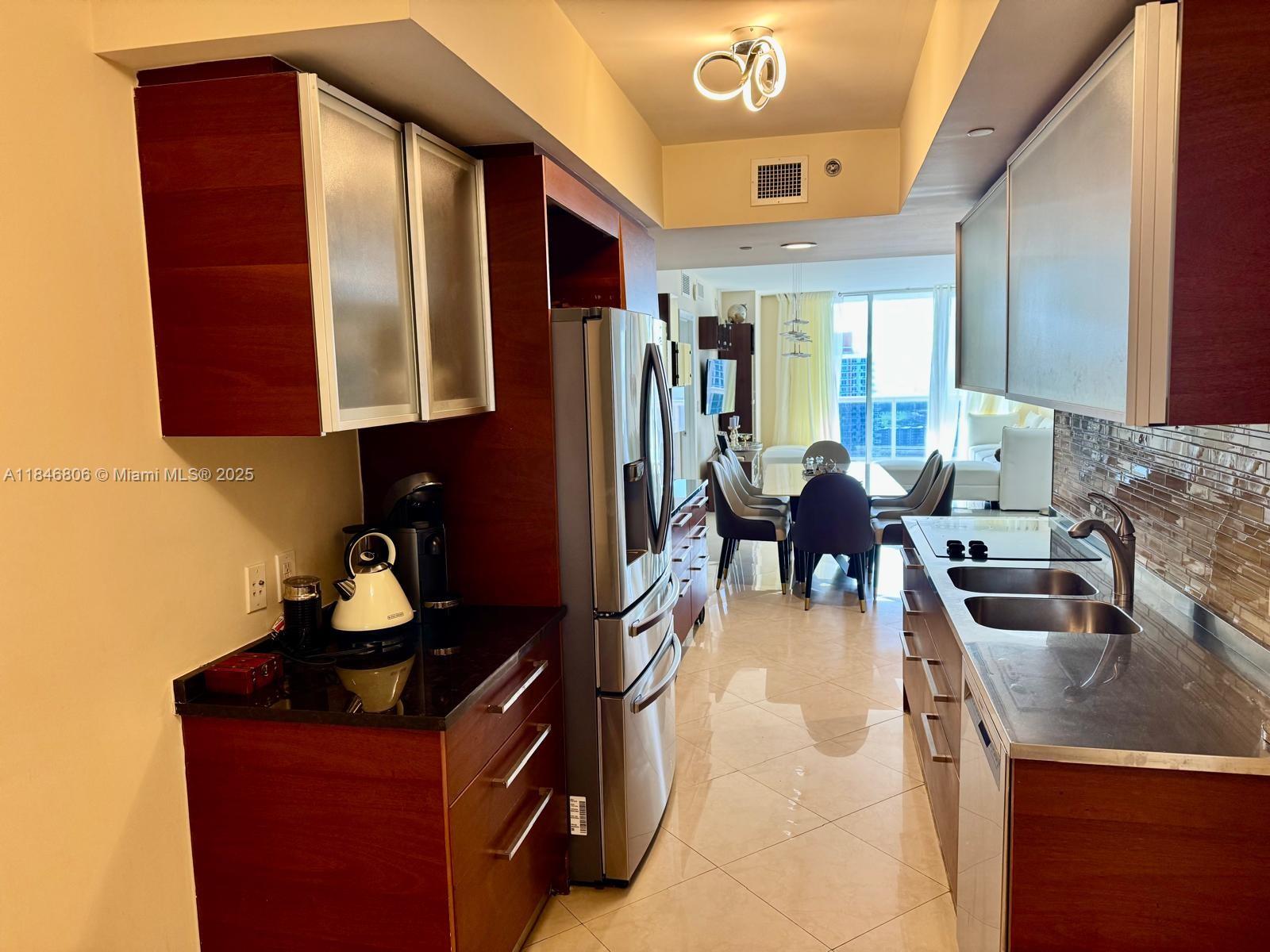 See details 3208 3 / 3 1571 sq. ft. $ 2025-07-25 0 Photo