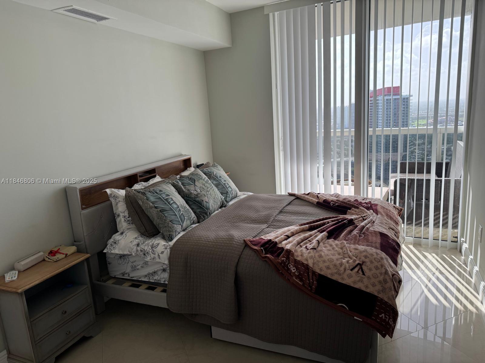 See details 3208 3 / 3 1571 sq. ft. $ 2025-07-25 0 Photo