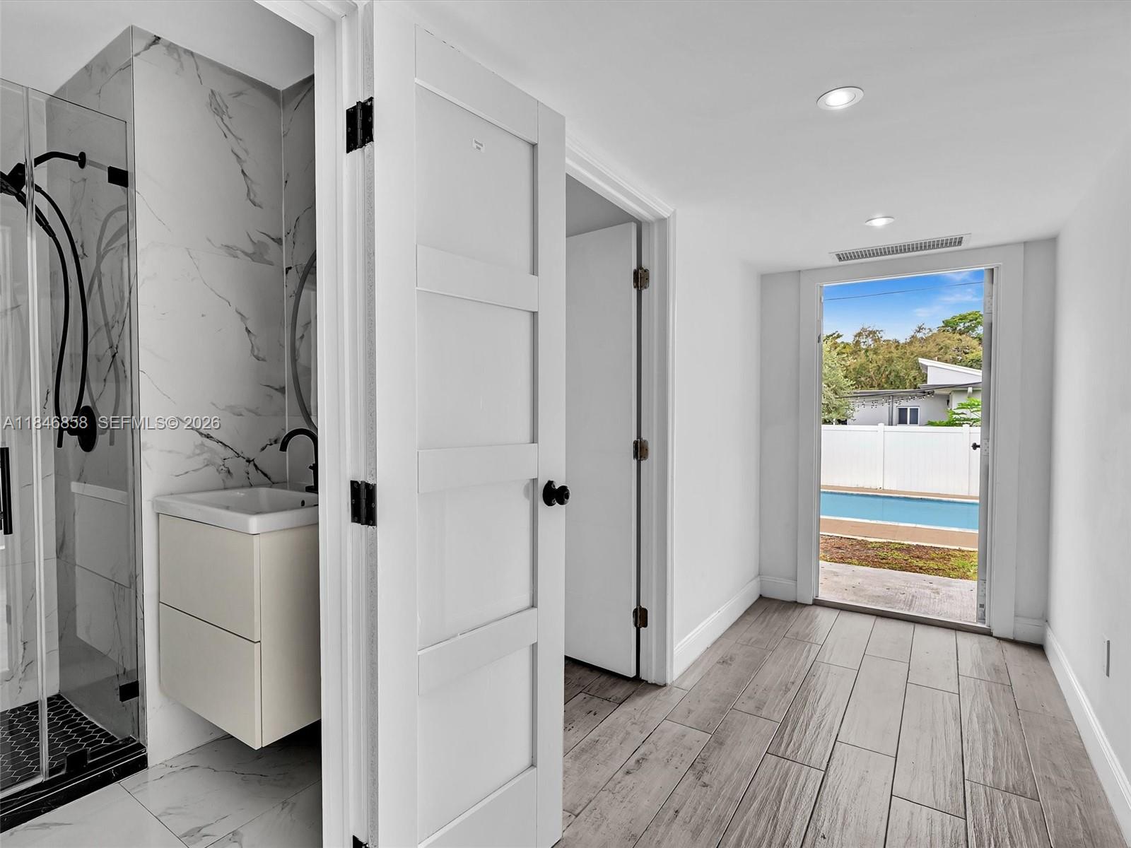 420 5 / 4 2465 sq. ft. $ 2025-12-22 0 Photo