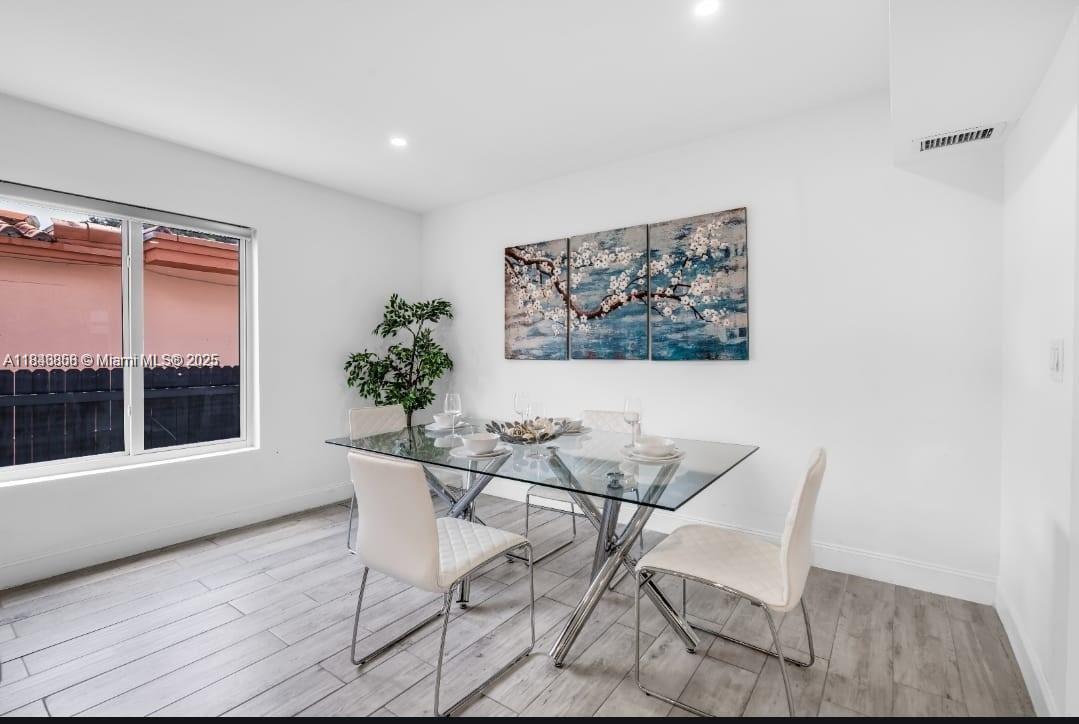 See details 420 5 / 4 2465 sq. ft. $ 2025-07-25 0 Photo