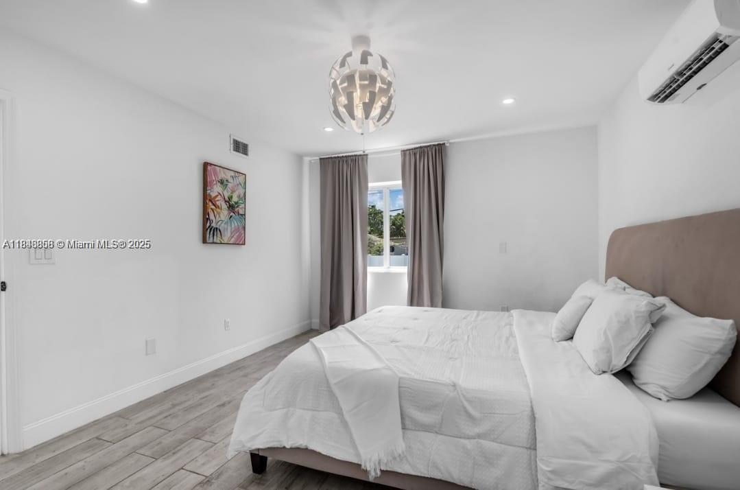 See details 420 5 / 4 2465 sq. ft. $ 2025-07-25 0 Photo