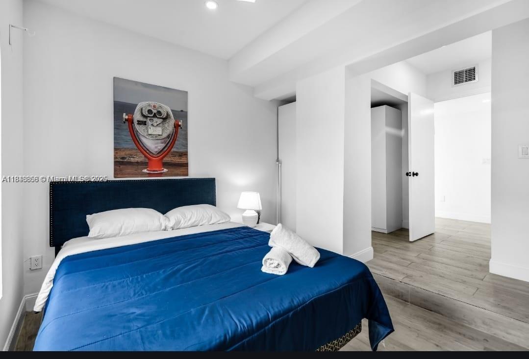 See details 420 5 / 4 2465 sq. ft. $ 2025-07-25 0 Photo