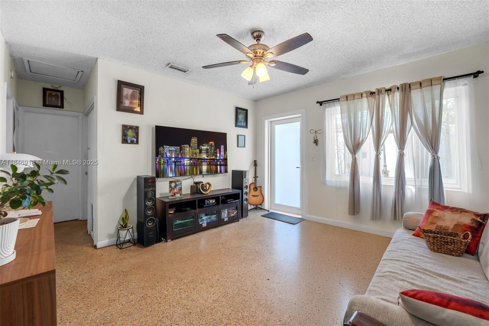 Ver detalles / 1426 sq. ft. $ 2025-07-25 0 foto