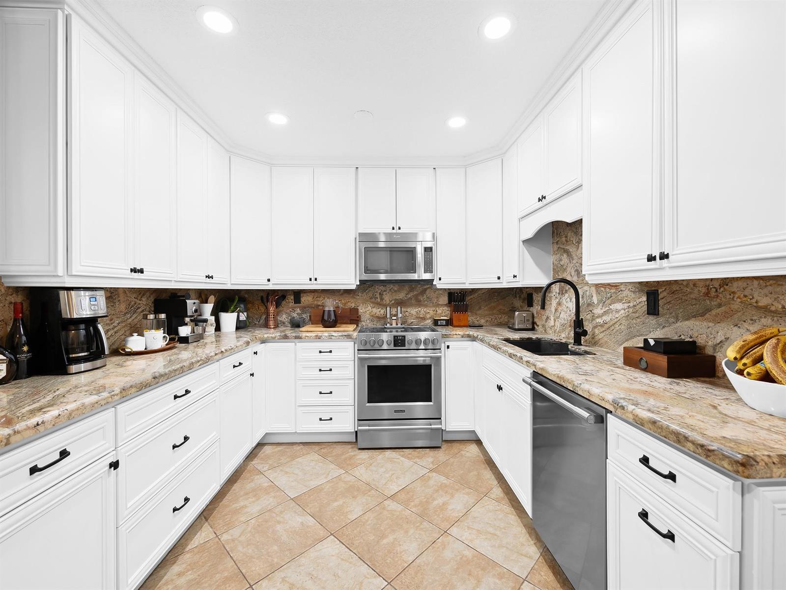 Ver detalles 812 2 / 2 1846 sq. ft. $ 2025-09-23 0 foto