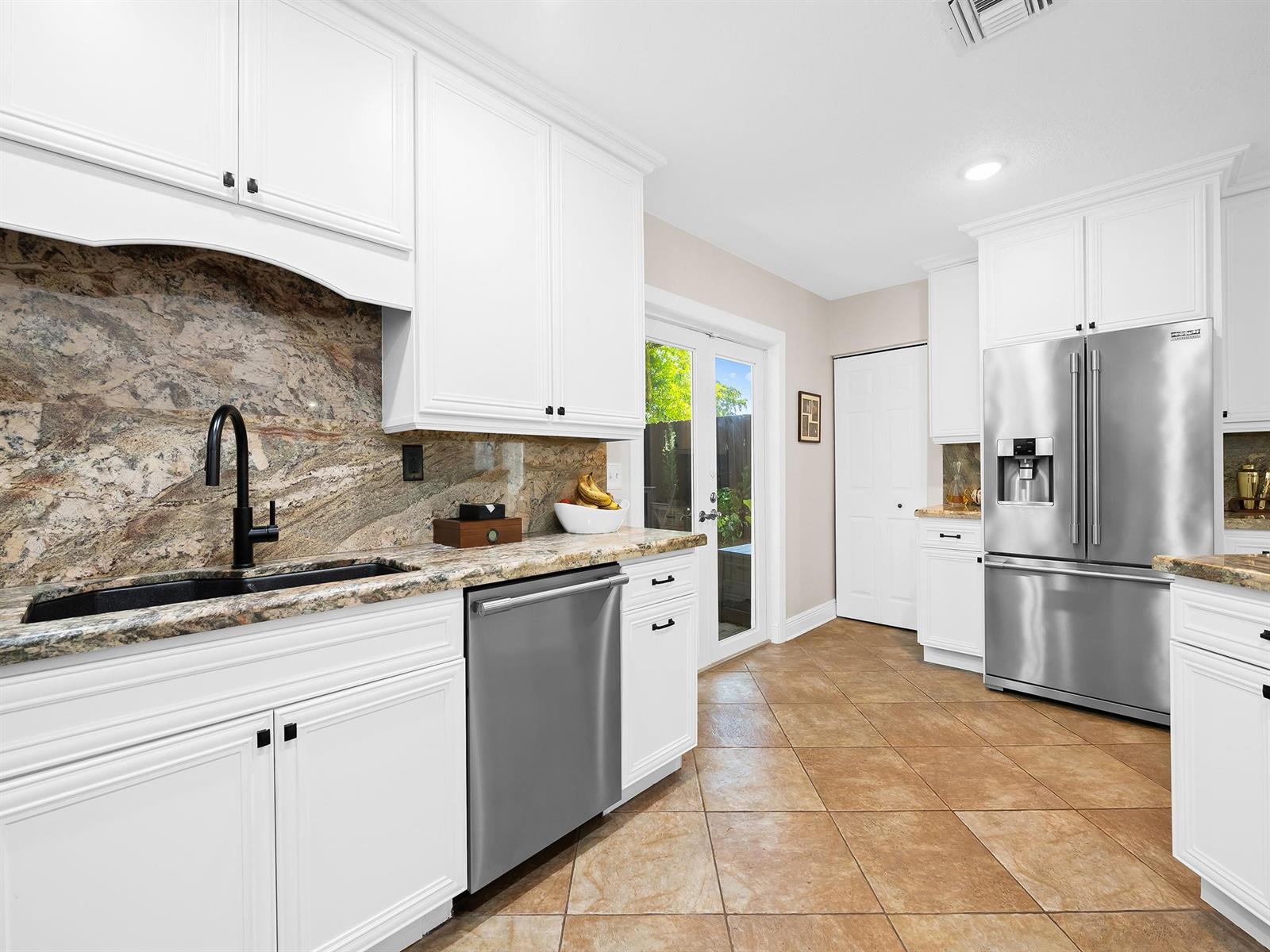 Ver detalles 812 2 / 2 1846 sq. ft. $ 2025-09-23 0 foto