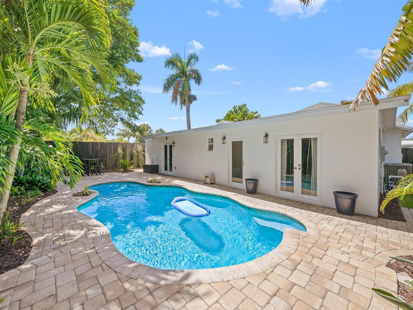 Ver detalles 812 2 / 2 1846 sq. ft. $ 2025-09-23 0 foto