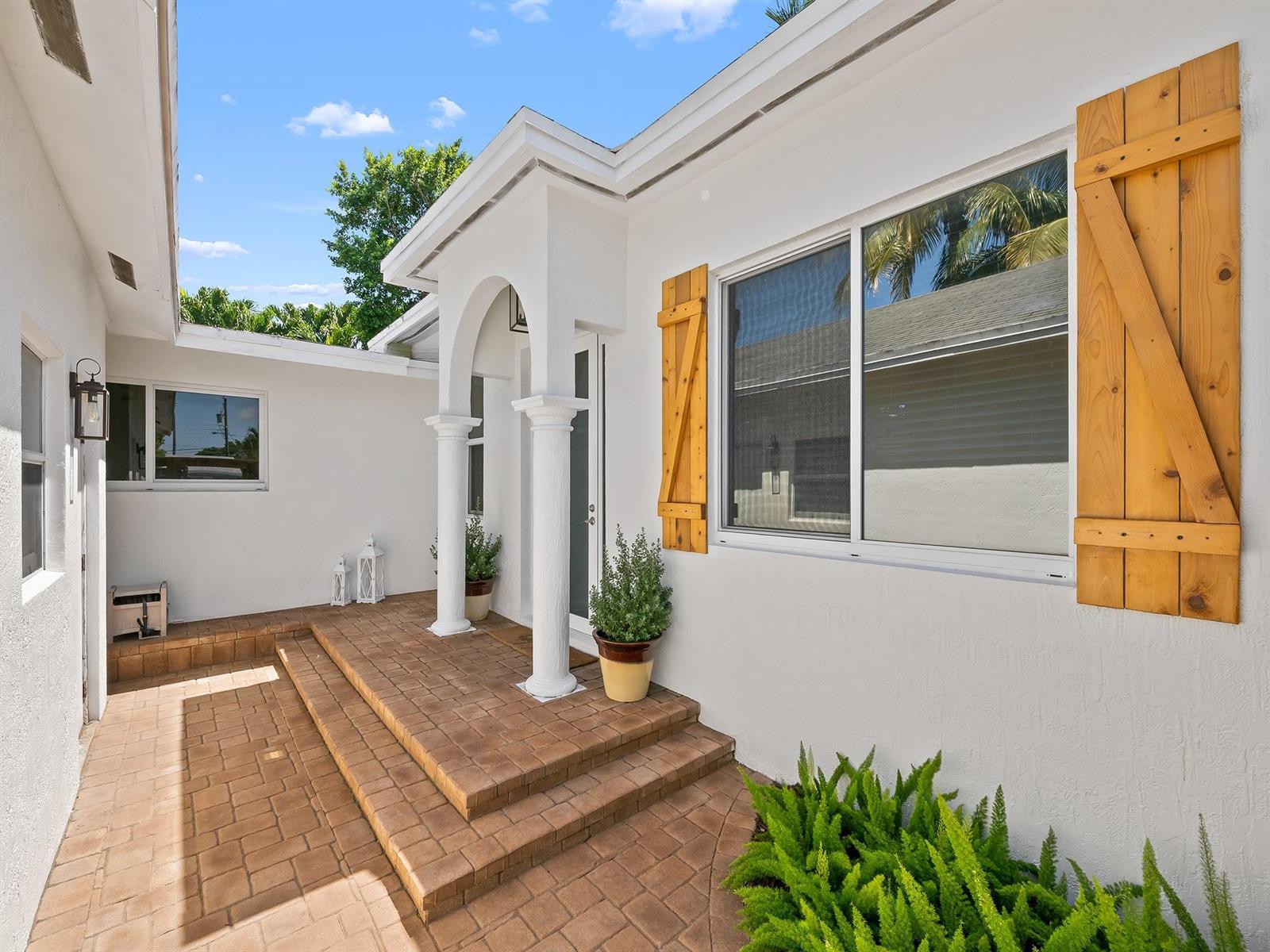 Ver detalles 812 2 / 2 1846 sq. ft. $ 2025-09-23 0 foto