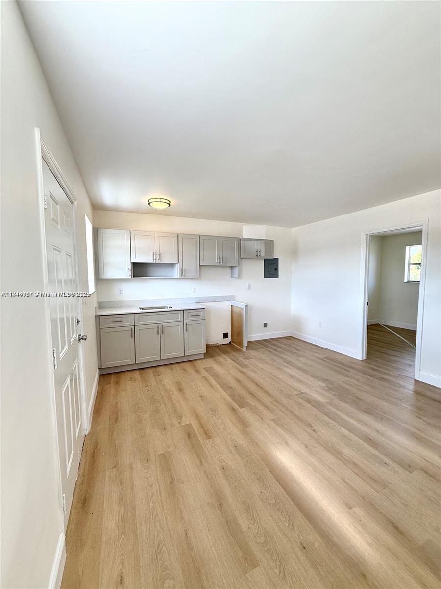 See details / 1325 sq. ft. $ 2025-07-25 0 Photo