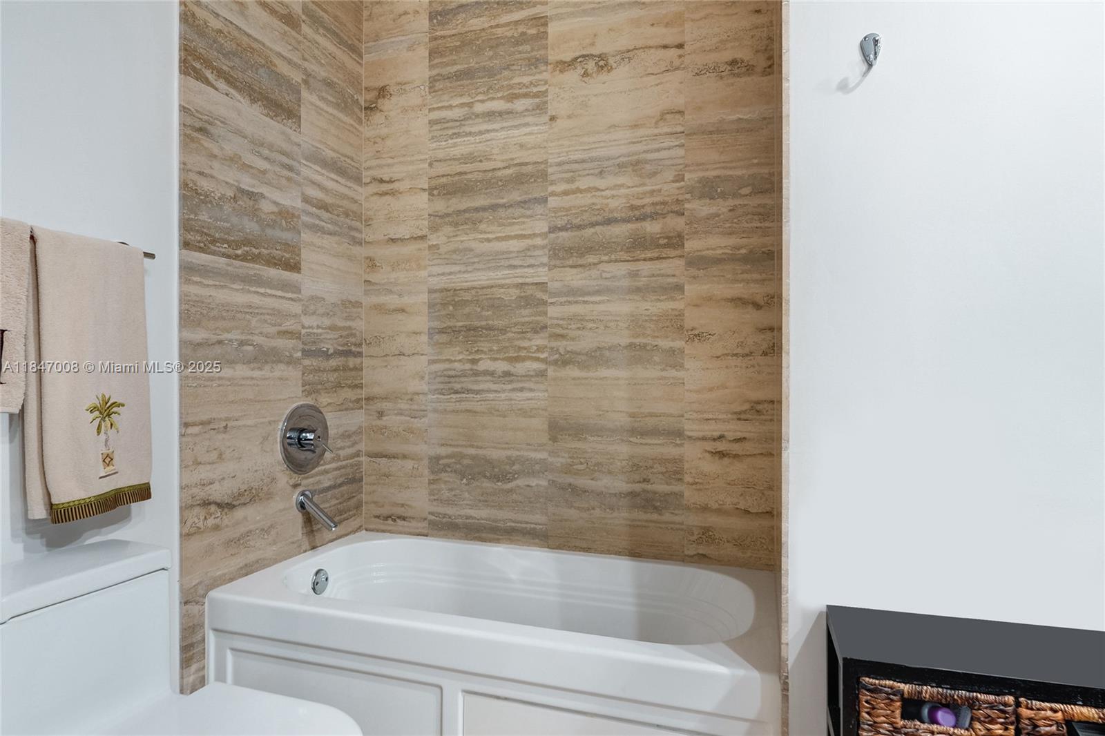 Ver detalles 2805 2 / 2 1435 sq. ft. $ 2025-07-25 0 foto