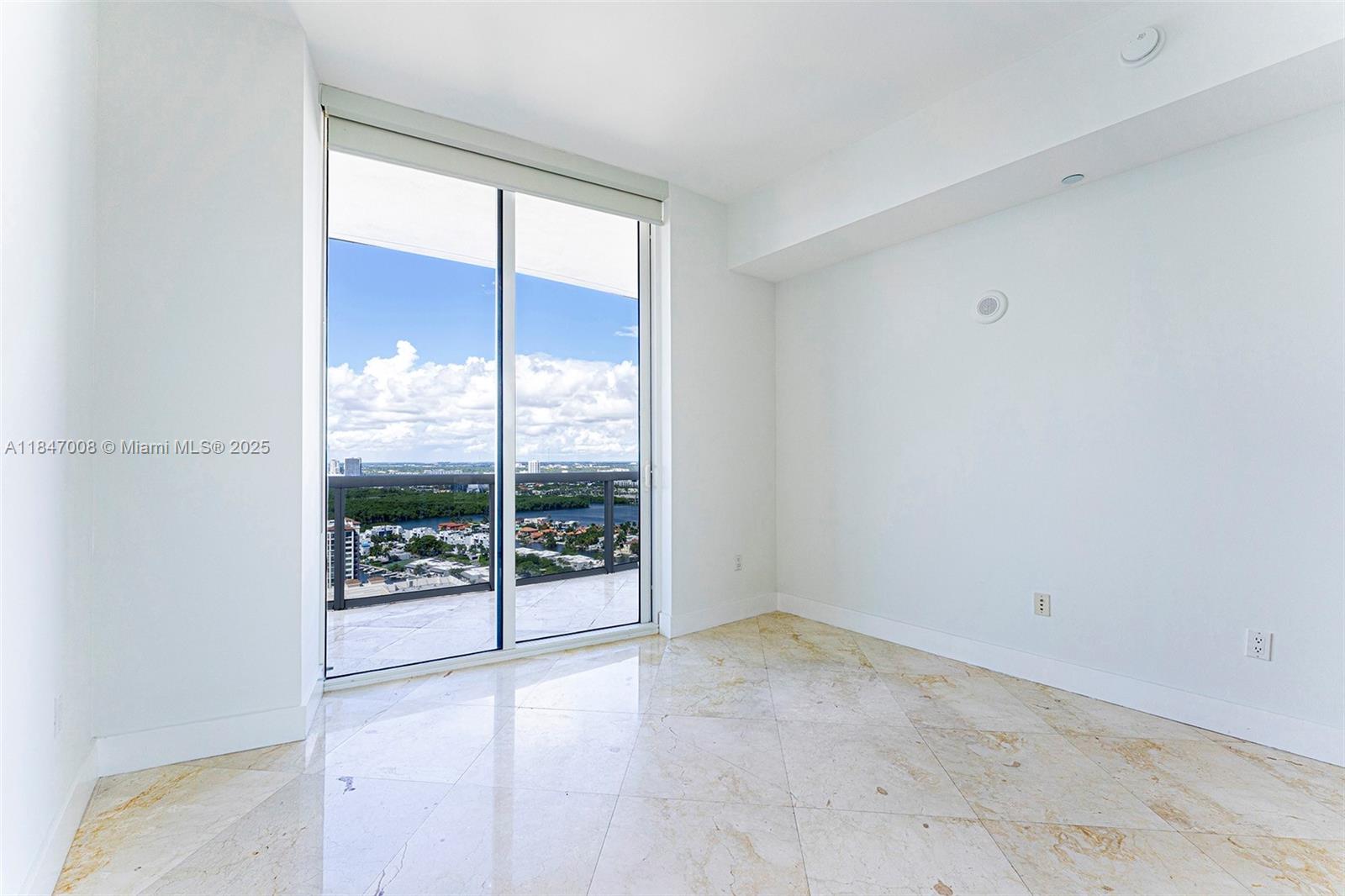 See details 2805 2 / 2 1435 sq. ft. $ 2025-07-25 0 Photo