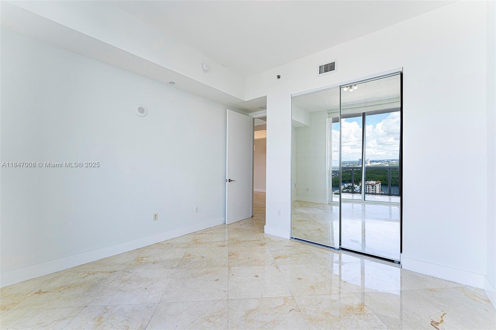 See details 2805 2 / 2 1435 sq. ft. $ 2025-07-25 0 Photo