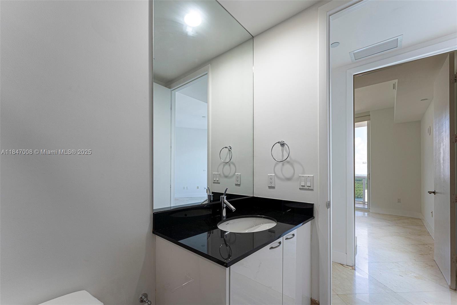 See details 2805 2 / 2 1435 sq. ft. $ 2025-07-25 0 Photo
