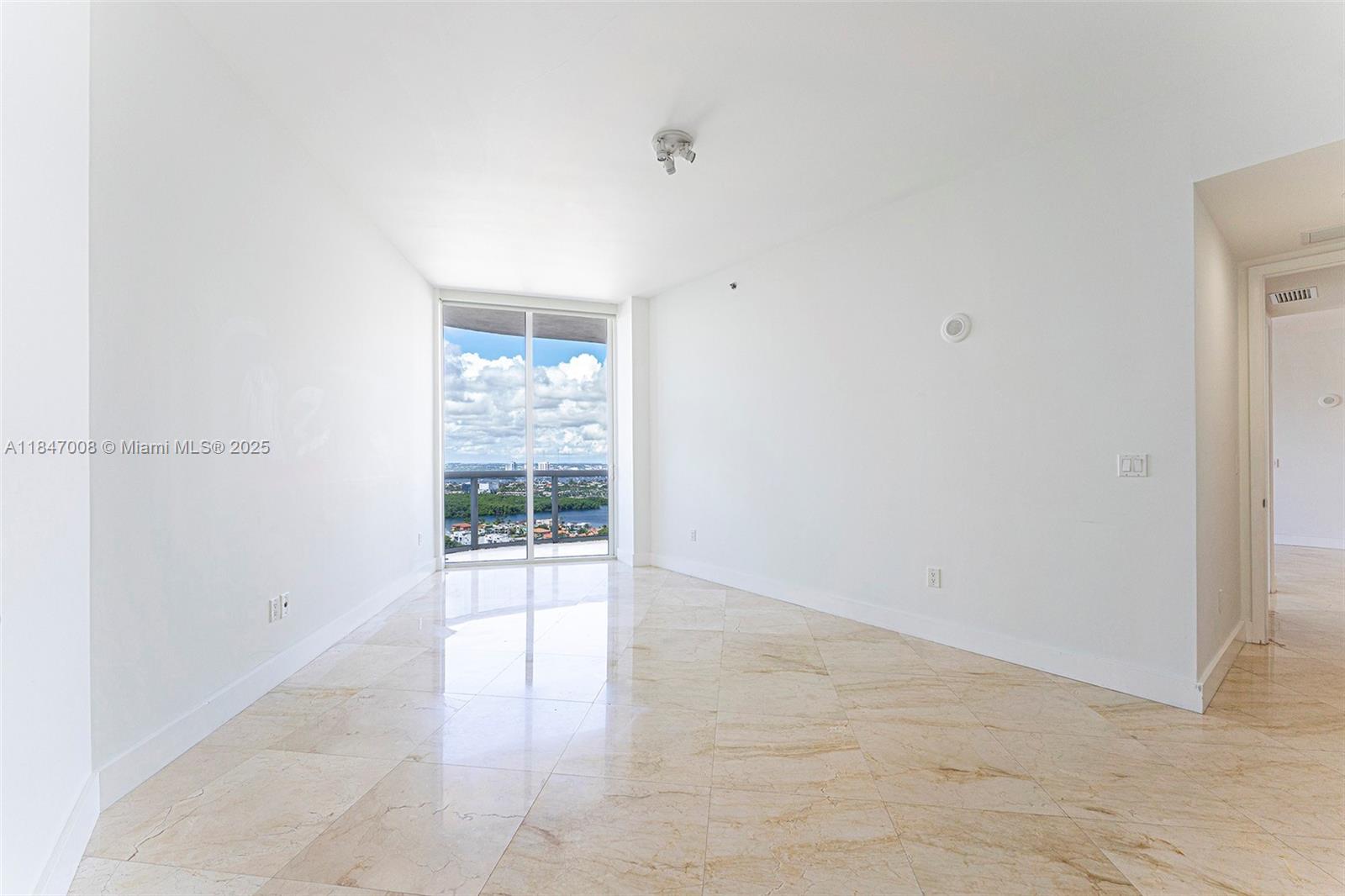 See details 2805 2 / 2 1435 sq. ft. $ 2025-07-25 0 Photo