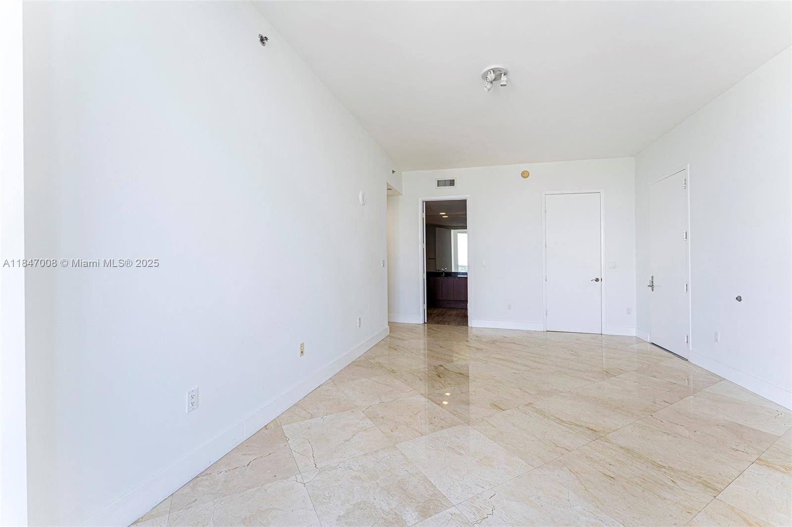 See details 2805 2 / 2 1435 sq. ft. $ 2025-07-25 0 Photo