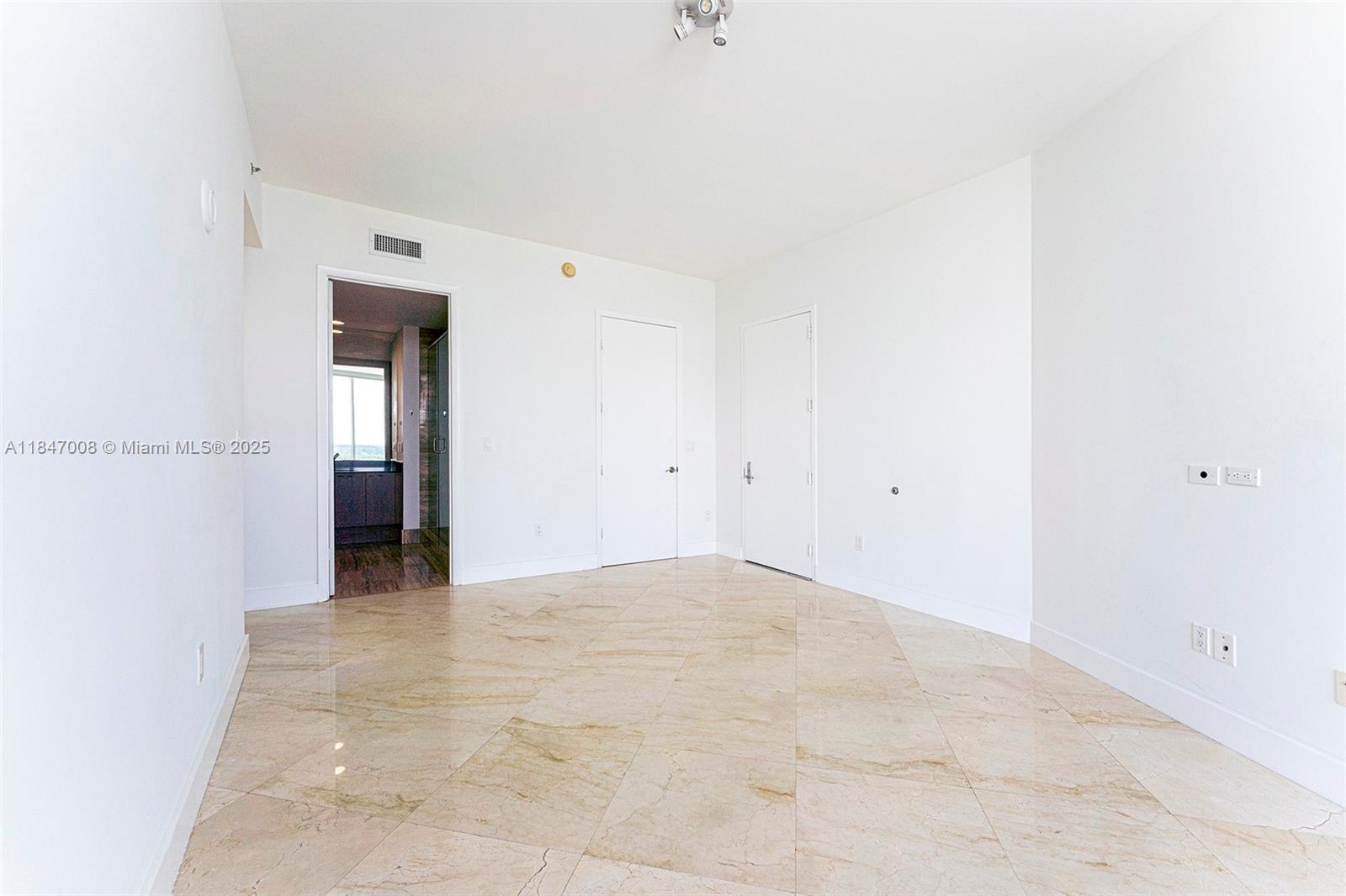 See details 2805 2 / 2 1435 sq. ft. $ 2025-07-25 0 Photo