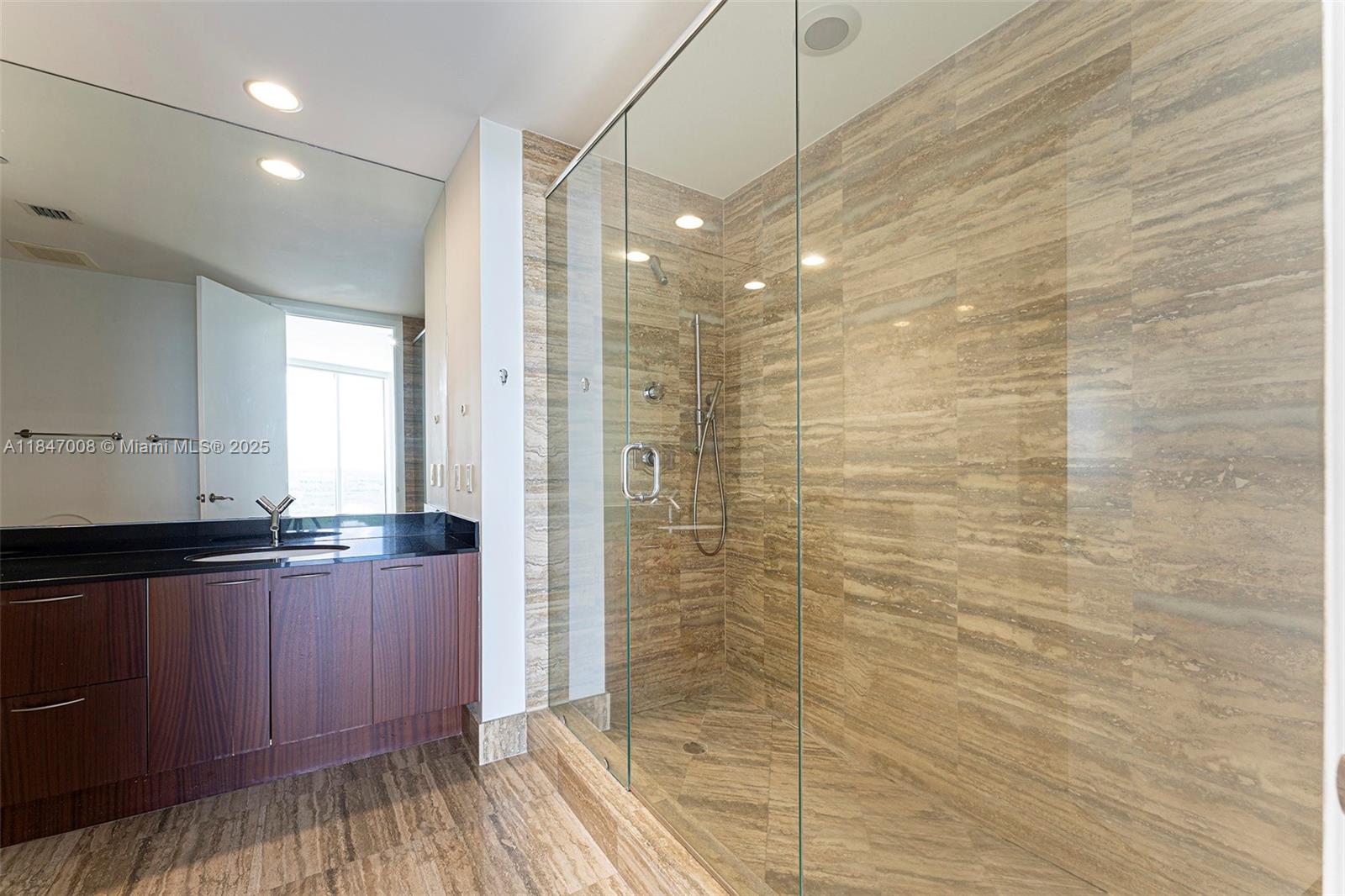 See details 2805 2 / 2 1435 sq. ft. $ 2025-07-25 0 Photo
