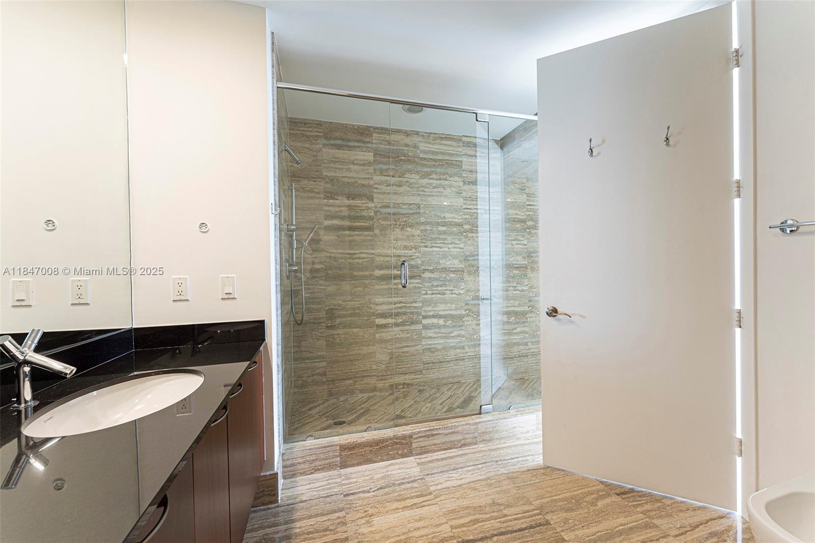 See details 2805 2 / 2 1435 sq. ft. $ 2025-07-25 0 Photo