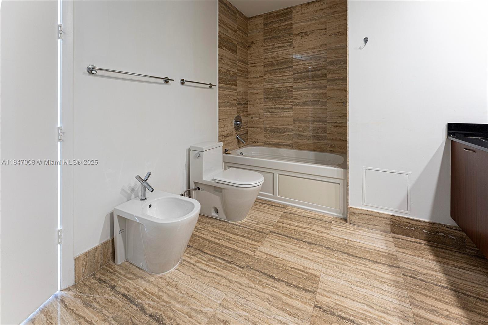See details 2805 2 / 2 1435 sq. ft. $ 2025-07-25 0 Photo