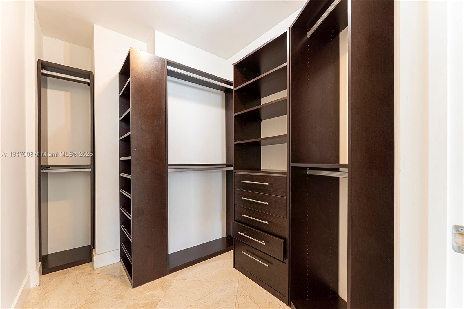 See details 2805 2 / 2 1435 sq. ft. $ 2025-07-25 0 Photo