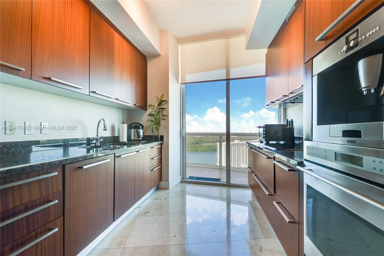 Ver detalles 2805 2 / 2 1435 sq. ft. $ 2025-07-25 0 foto