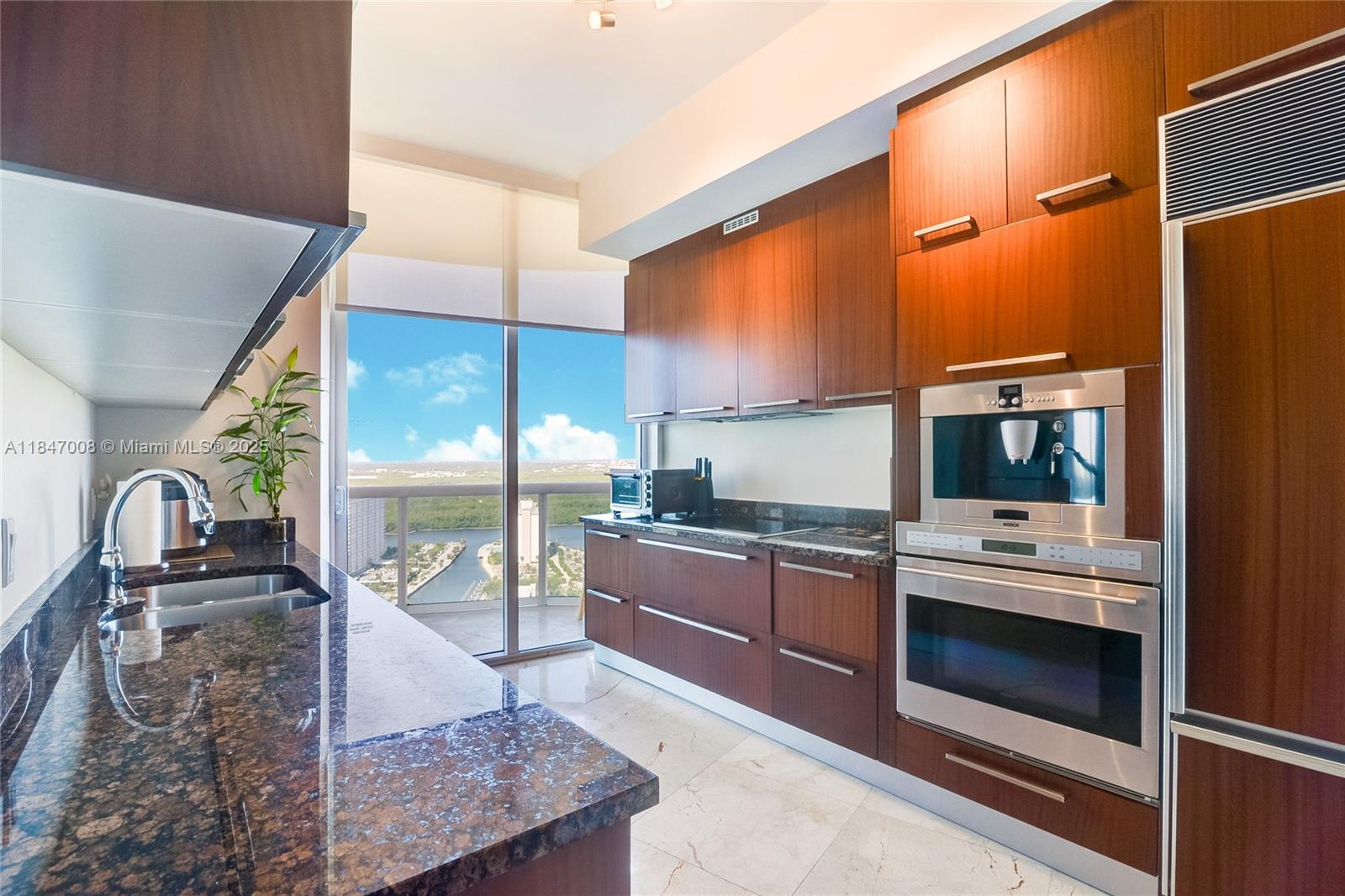 Ver detalles 2805 2 / 2 1435 sq. ft. $ 2025-07-25 0 foto