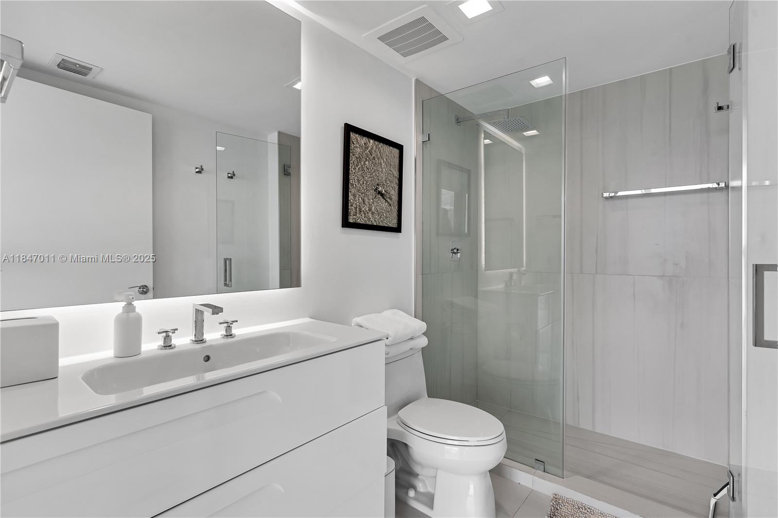 Ver detalles 1501 3 / 3 2065 sq. ft. $ 2025-07-25 0 foto