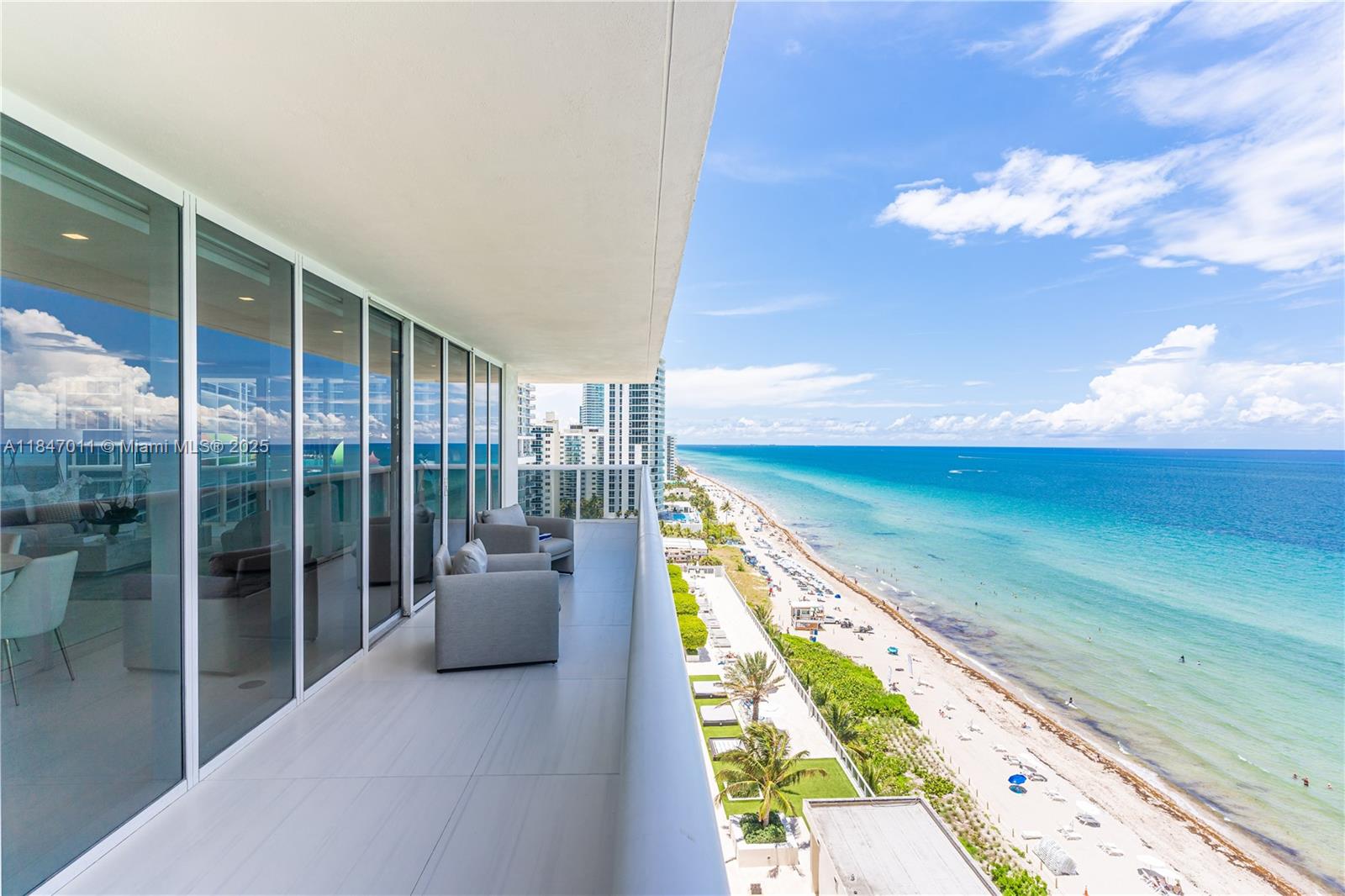 Ver detalles 1501 3 / 3 2065 sq. ft. $ 2025-07-25 0 foto