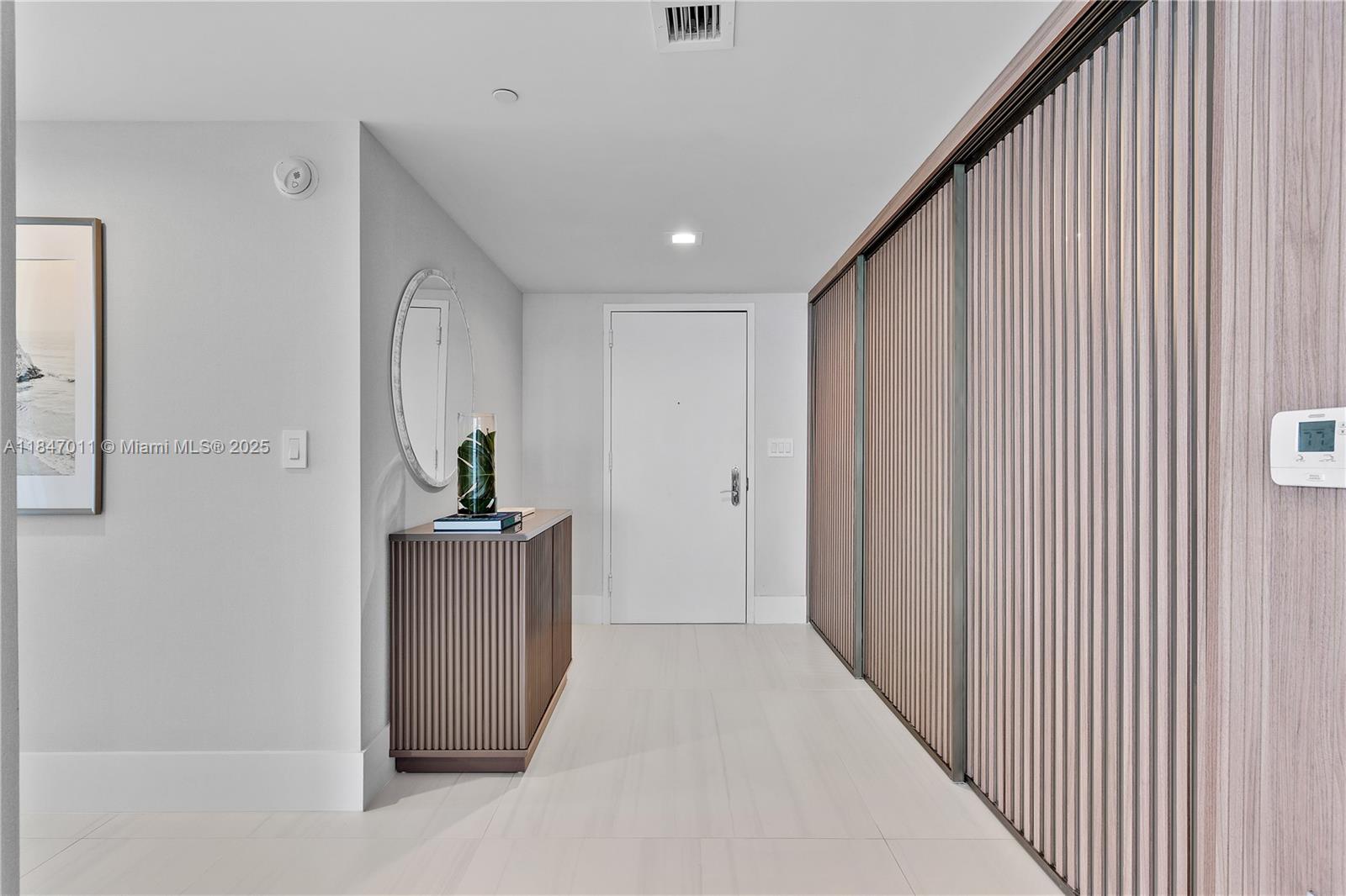 Ver detalles 1501 3 / 3 2065 sq. ft. $ 2025-07-25 0 foto