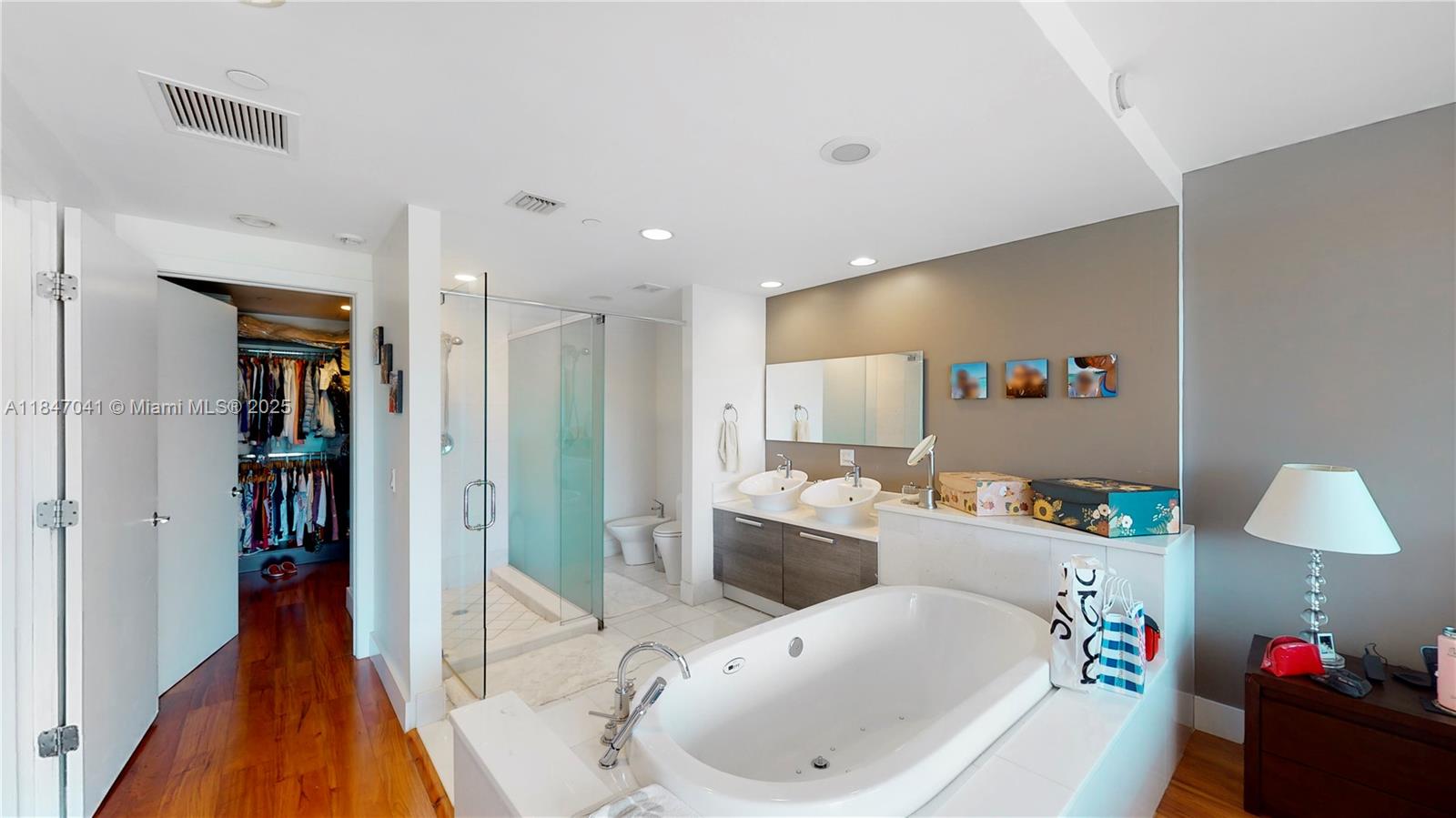 Photo of 2950 188th St  #423, Aventura, Florida, 33180 - 