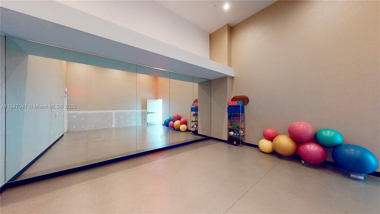 Photo of 2950 188th St  #423, Aventura, Florida, 33180 - 