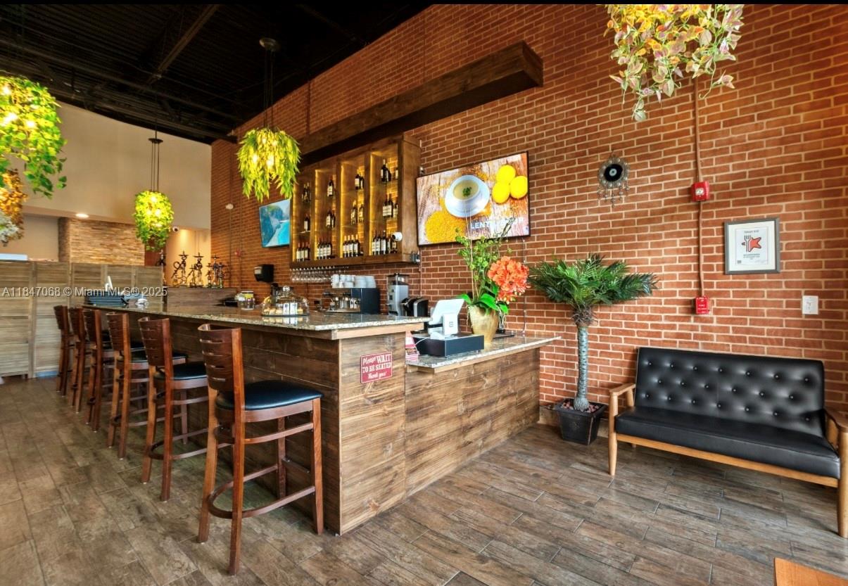 Подробнее / кв.футов $ 2025-10-23 0 Фото