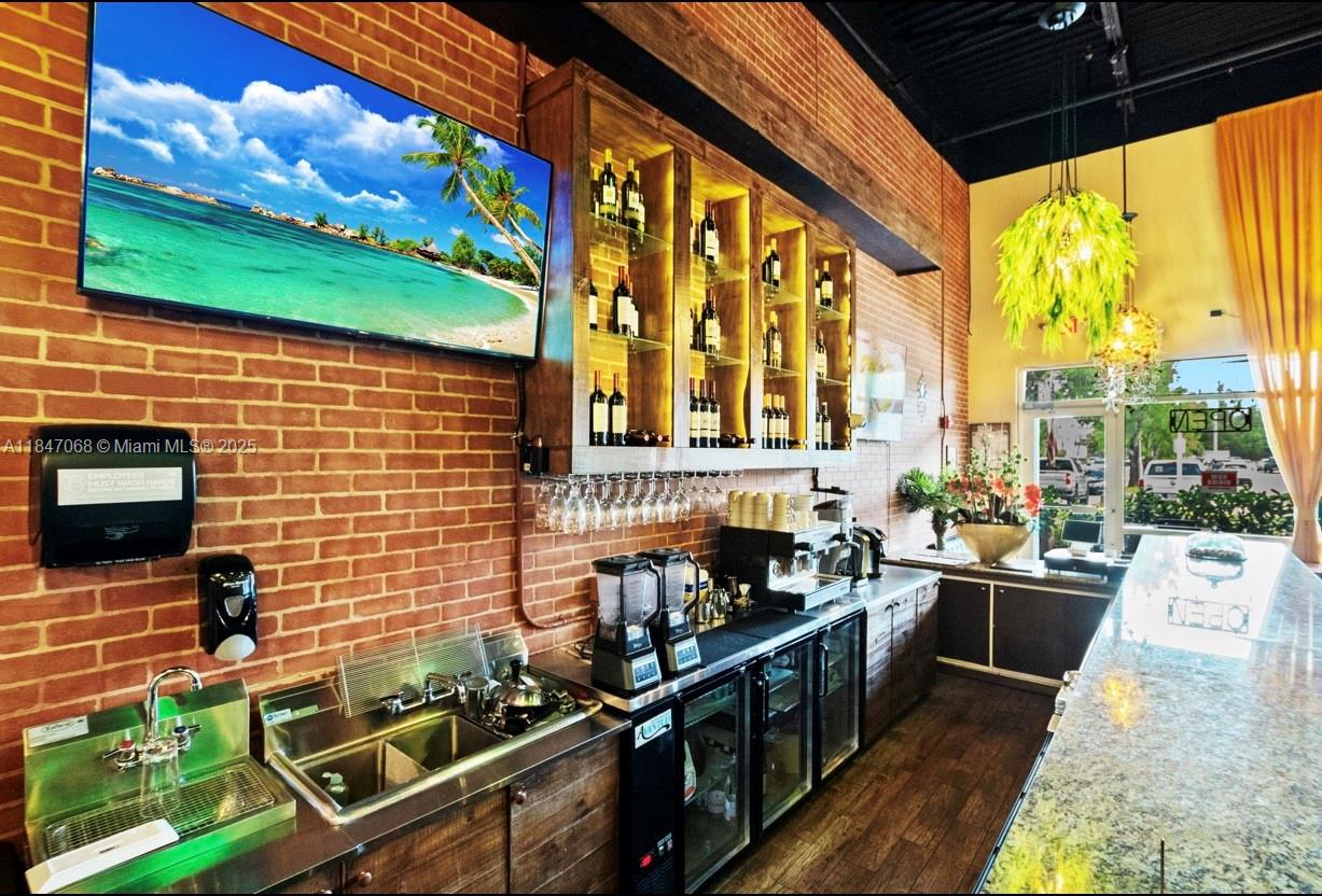 Подробнее / кв.футов $ 2025-10-23 0 Фото