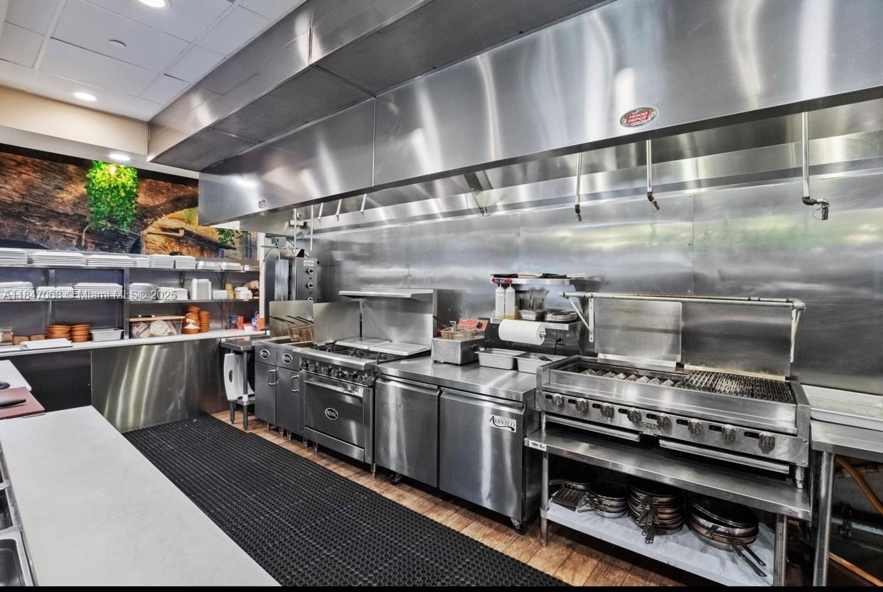 Подробнее / кв.футов $ 2025-10-23 0 Фото