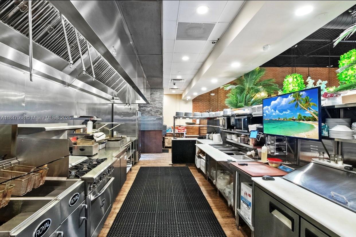 Подробнее / кв.футов $ 2025-10-23 0 Фото