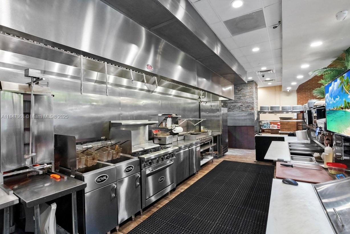 Подробнее / кв.футов $ 2025-10-23 0 Фото