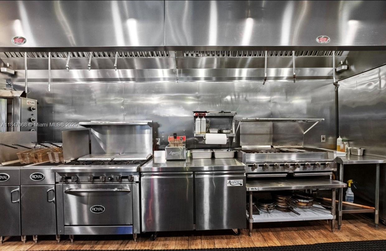 Подробнее / кв.футов $ 2025-10-23 0 Фото