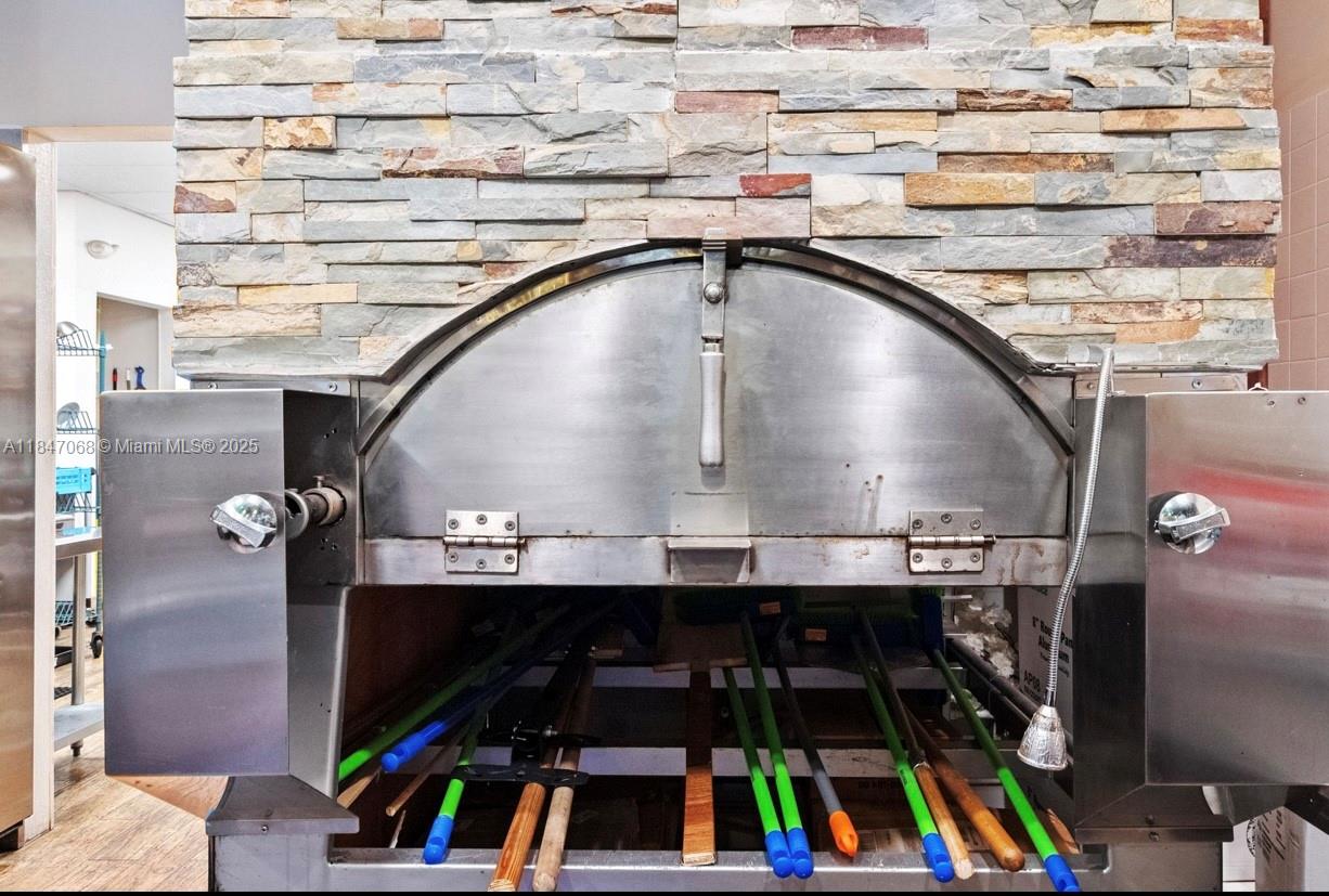 Подробнее / кв.футов $ 2025-10-23 0 Фото