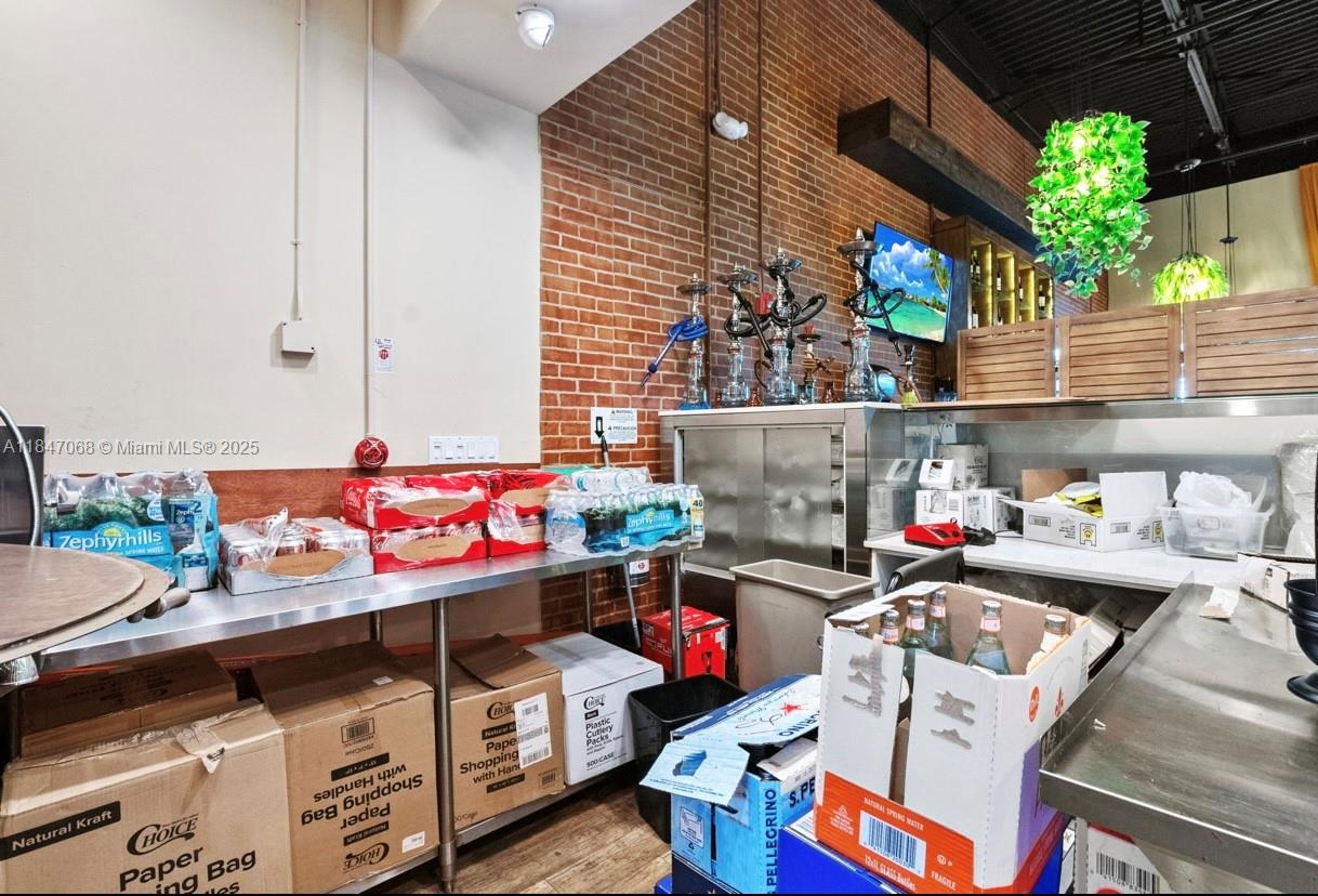 Подробнее / кв.футов $ 2025-10-23 0 Фото