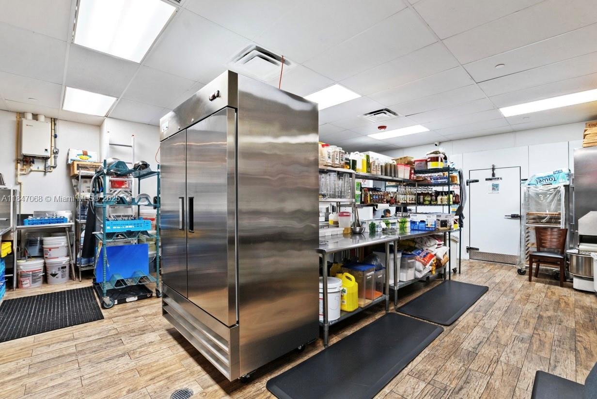 Подробнее / кв.футов $ 2025-10-23 0 Фото