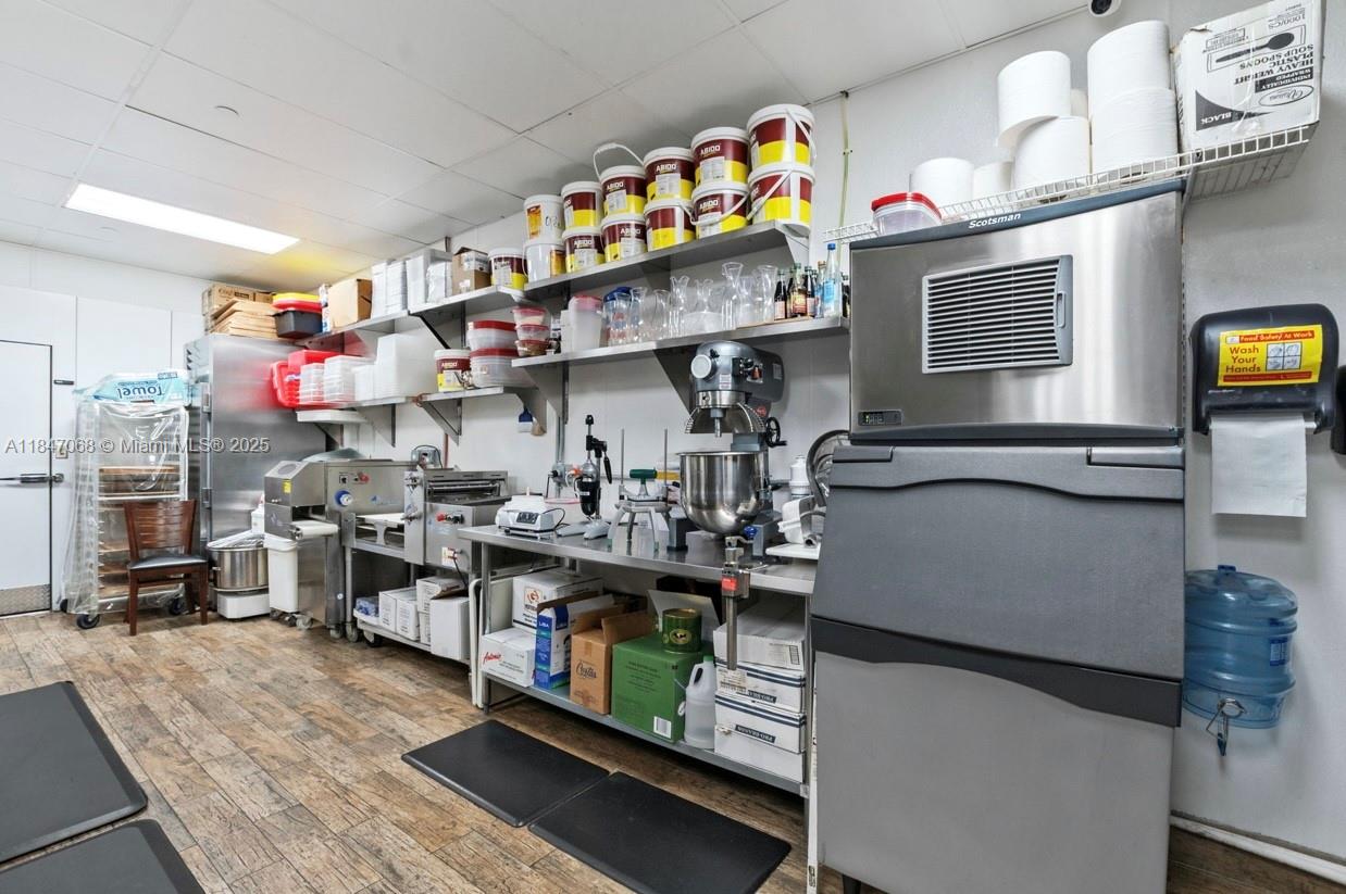 Подробнее / кв.футов $ 2025-10-23 0 Фото