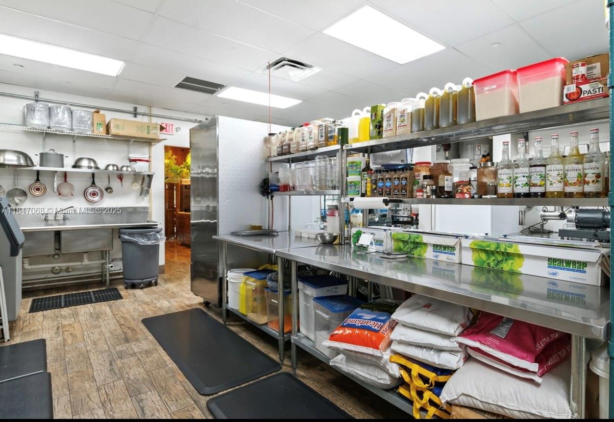 Подробнее / кв.футов $ 2025-10-23 0 Фото