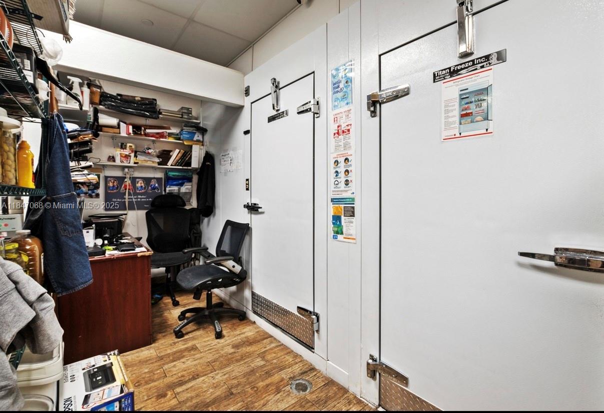 Подробнее / кв.футов $ 2025-10-23 0 Фото