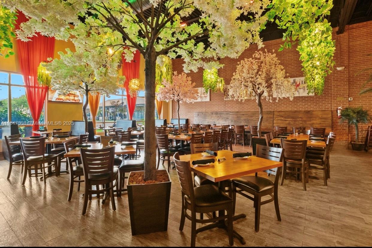 Подробнее / кв.футов $ 2025-10-23 0 Фото