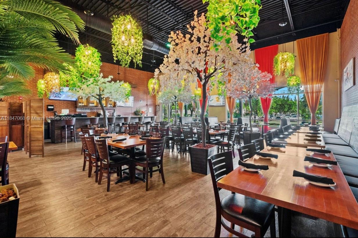 Подробнее / кв.футов $ 2025-10-23 0 Фото