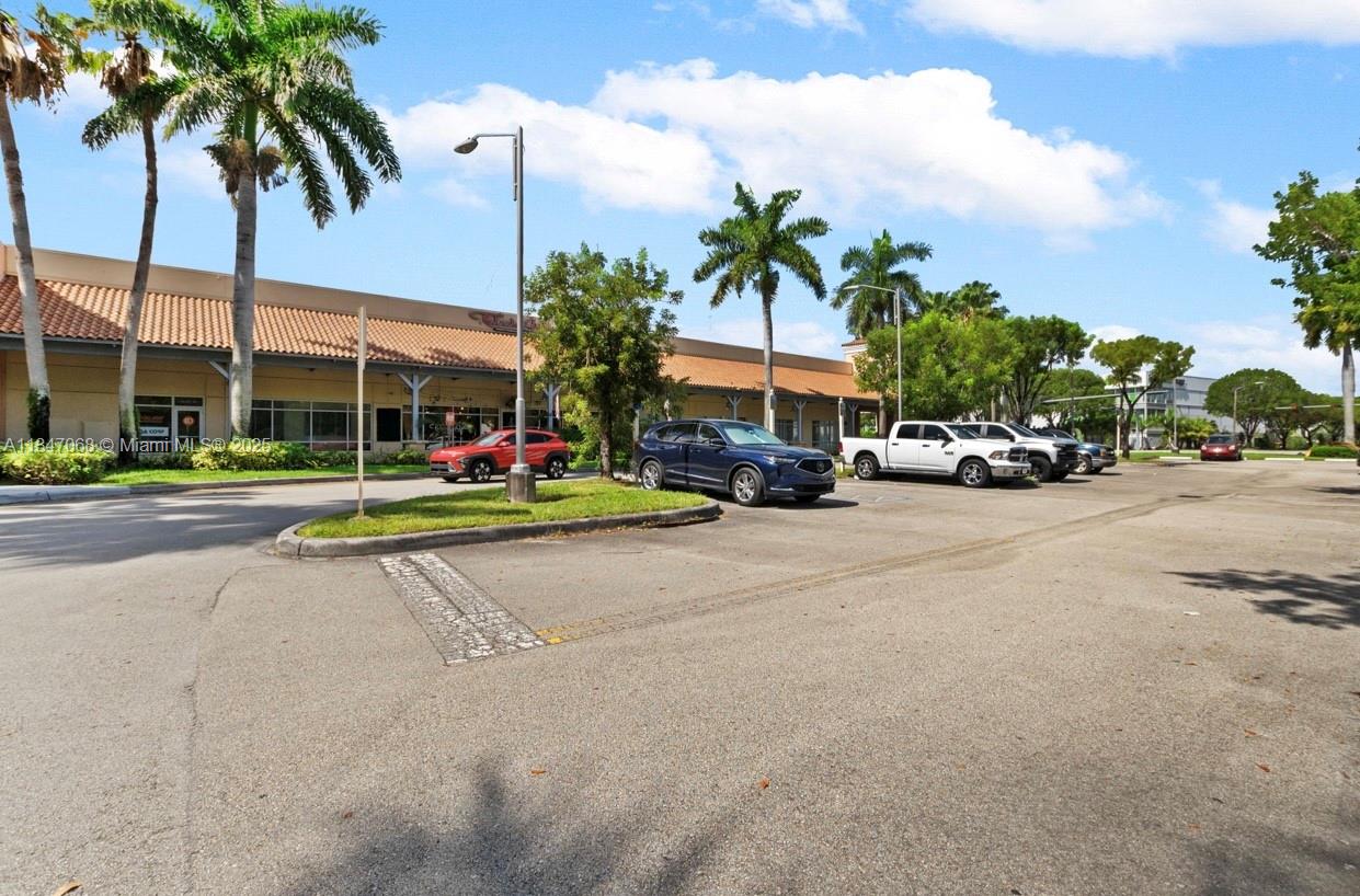 Подробнее / кв.футов $ 2025-10-23 0 Фото