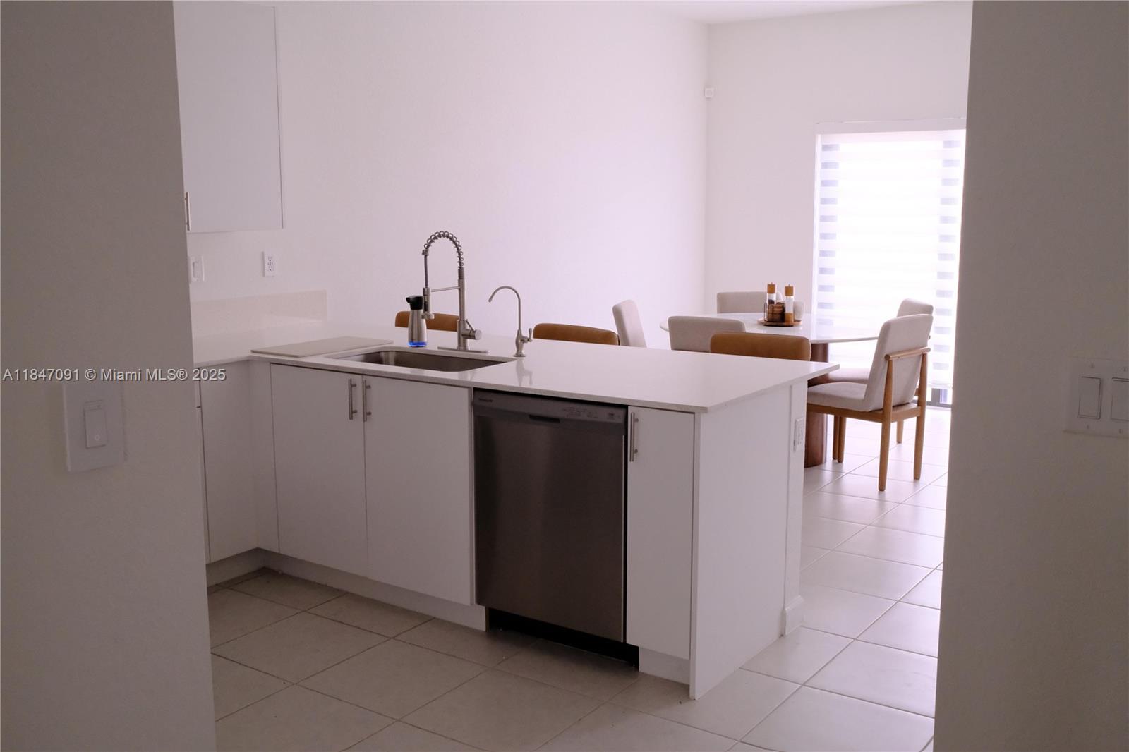 Подробнее 23156 3 / 3 1827 кв.футов $ 2025-12-22 0 Фото