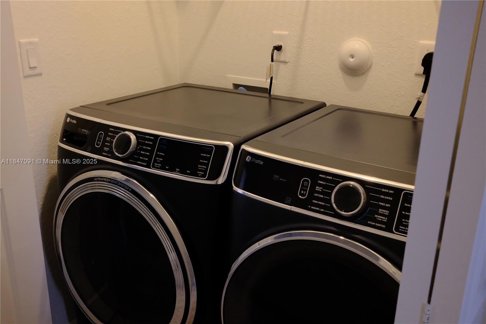 Подробнее 23156 3 / 3 1827 кв.футов $ 2025-12-22 0 Фото