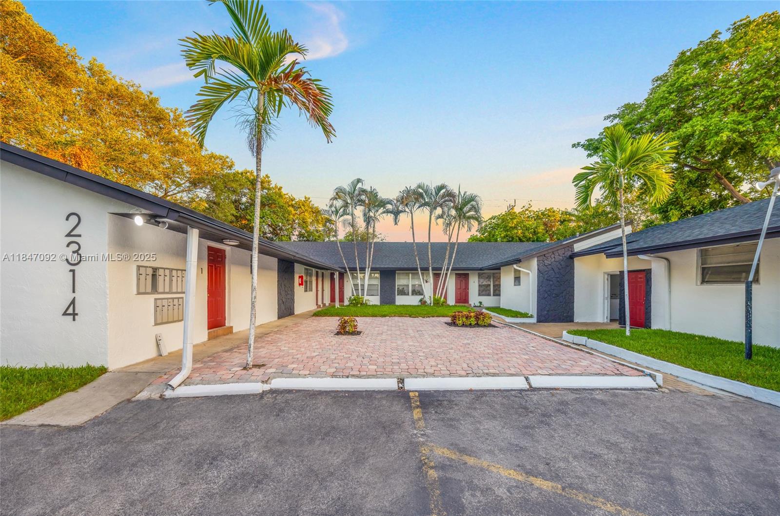 See details / 7632 sq. ft. $ 2025-07-25 0 Photo